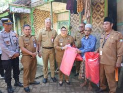 Wabup Intan Serahkan Bantuan untuk Korban Angin Puting Beliung di Desa Taban Kecamatan Jambe