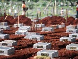 Satu Liang Banyak Nama Potret Makam Tumpang di Jakarta
