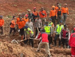 Identifikasi Korban Longsor di Cibeunying Cilacap, Tim DVI Polri Turun Tangan