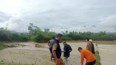 Perahu Kosong Mesin Menyala
