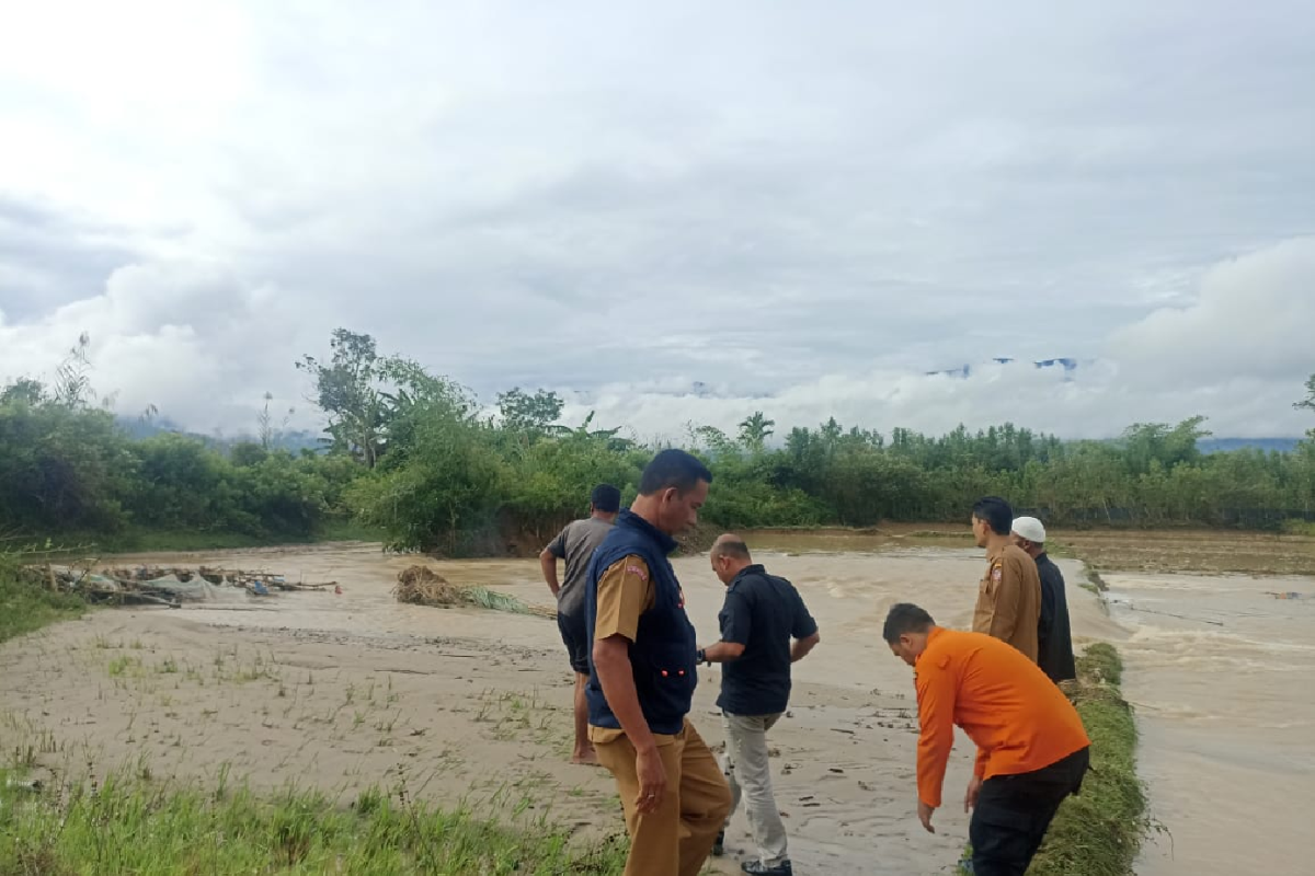 Perahu Kosong Mesin Menyala