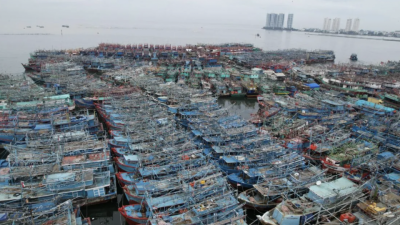 Kapal Nelayan Mangkrak Penuhi Dermaga Muara Angke