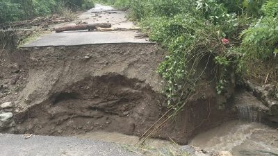 Banjir Terjang Ende Jalan